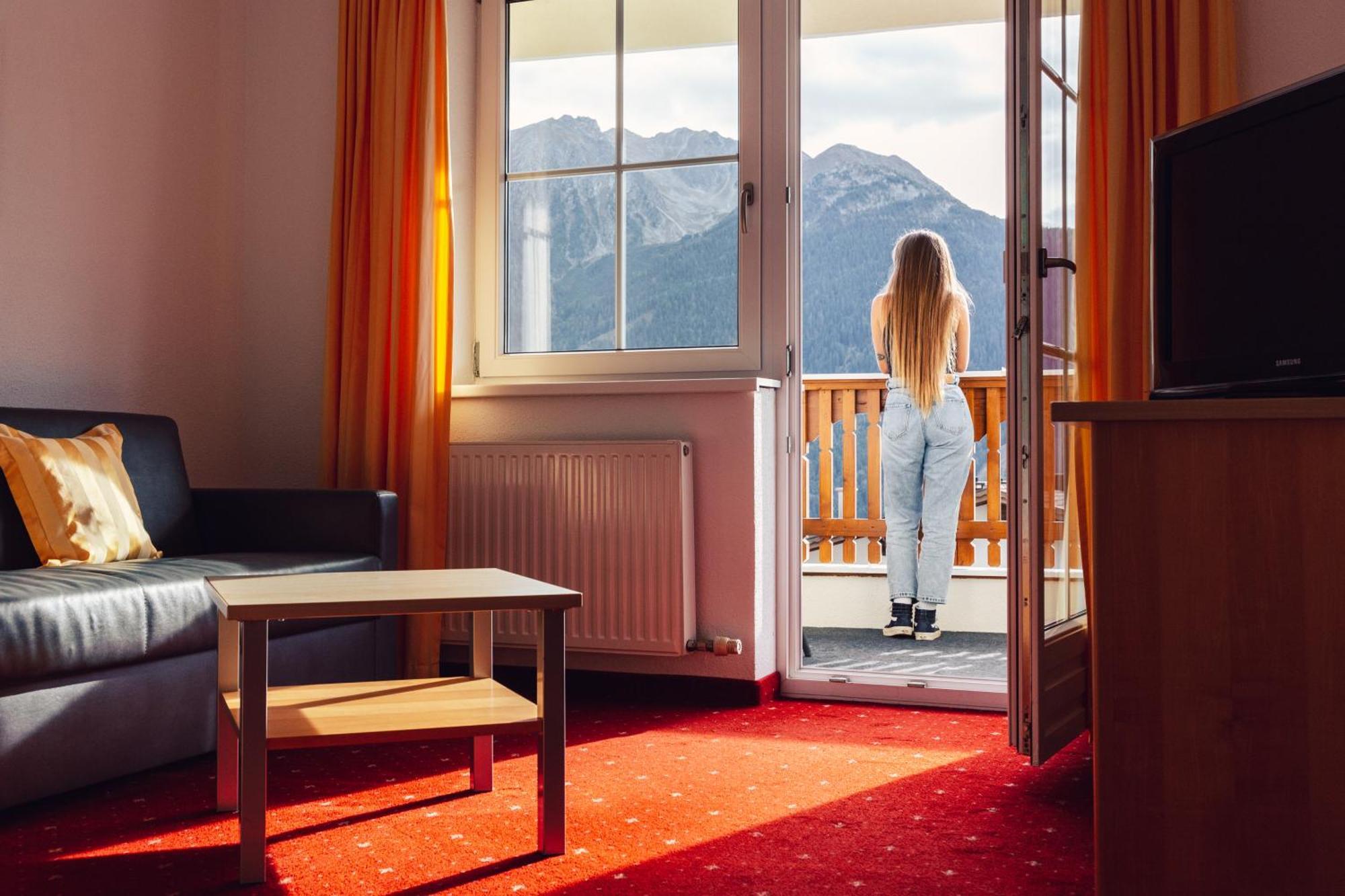 Hotel Alpen-Royal Йерценс Экстерьер фото