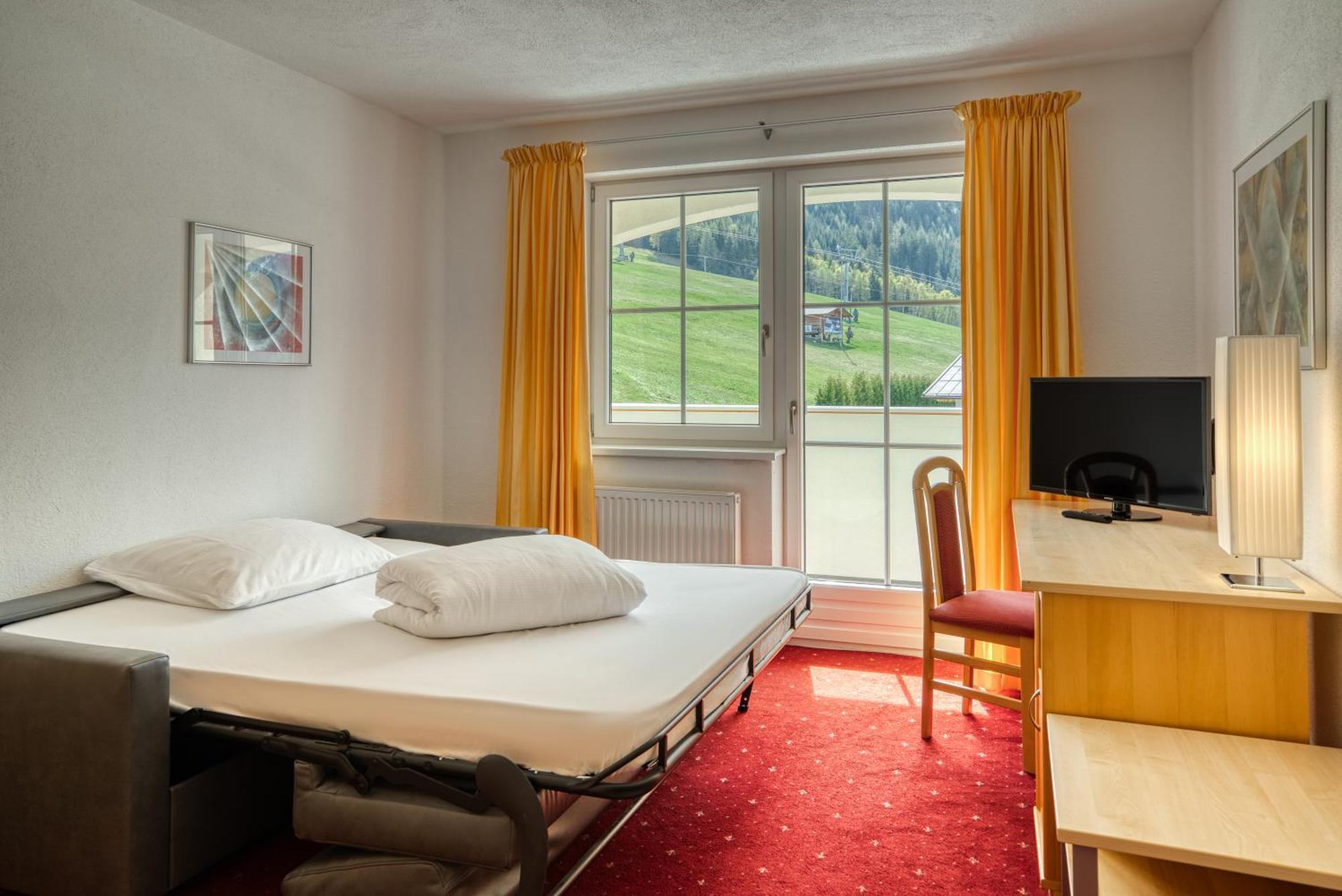 Hotel Alpen-Royal Йерценс Экстерьер фото