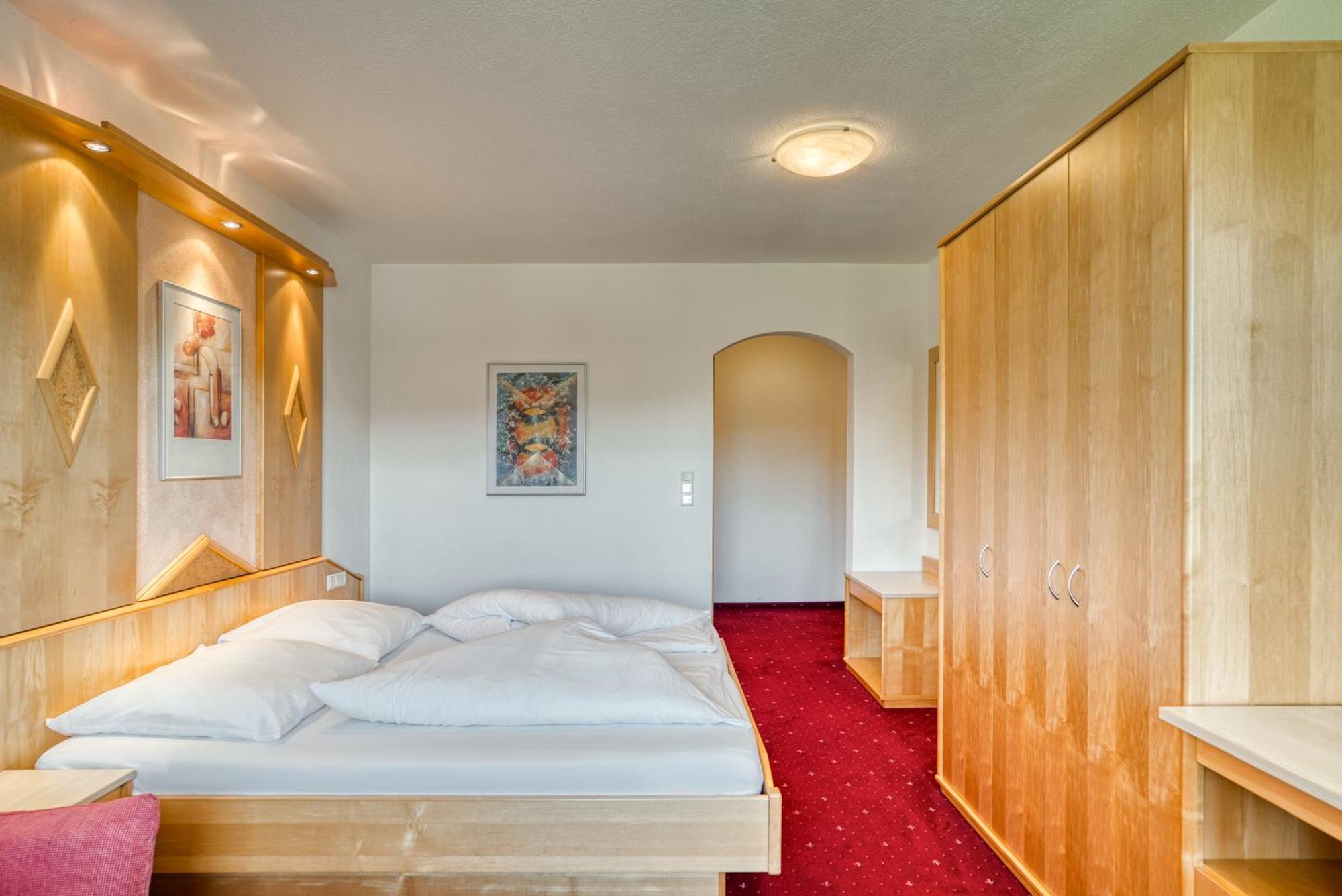 Hotel Alpen-Royal Йерценс Экстерьер фото