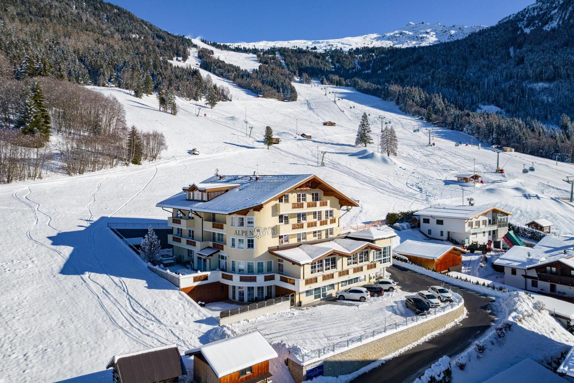 Hotel Alpen-Royal Йерценс Экстерьер фото